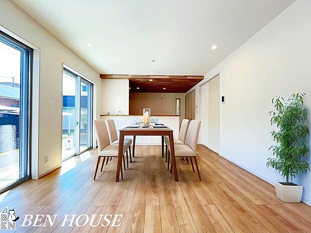 リビング・すっきり保ちやすく、日常が心地よく続く空間です。・本画像はCGで作成しており、実際に現地に家具は置かれておりません。また、価格に家具は含まれておりません。