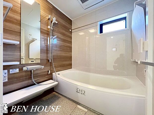 浴室・明るく清潔感があり、お手入れもしやすいバスルームです。便利な追い焚き機能や浴室換気乾燥暖房機も付いています。