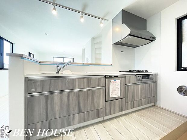 キッチン(同仕様参考写真)・広々としたキッチンは効率よくお料理が出来ます。家族でお料理も楽しめそうです。