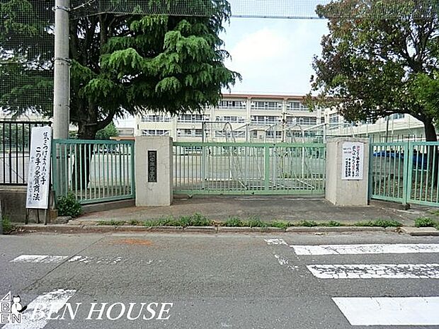 川崎市立中原中学校 徒歩4分。部活動帰りの帰宅も安心の距離です! 260m