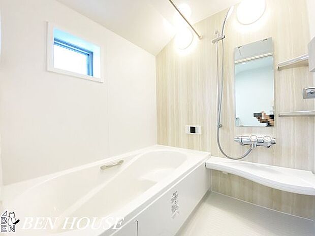 浴室(同仕様参考写真) ・広々バスルームでリラックスタイムを楽しめます。オートバスでお好きな時間に温かいお風呂に入れます。