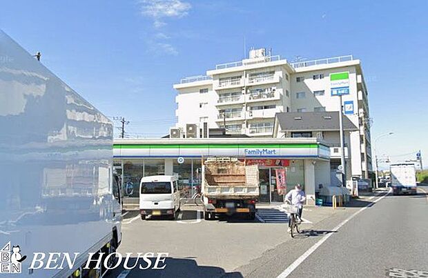 ファミリーマート上丸子天神町店 徒歩3分。お出かけ前やお帰りの立ち寄りにも便利なコンビニ。 220m