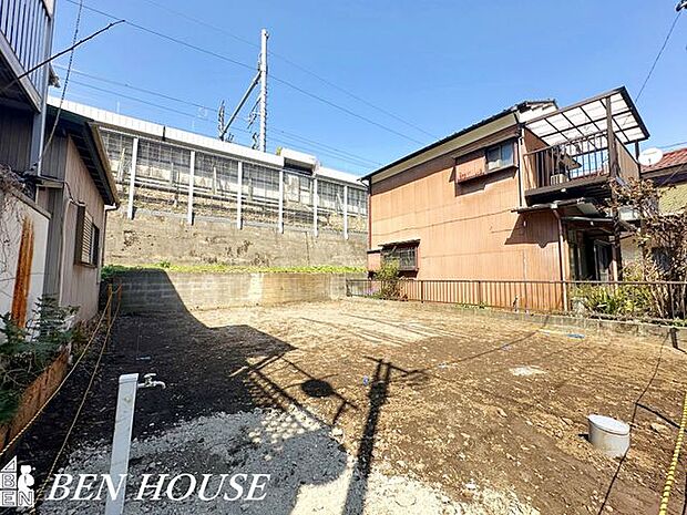 外観・閑静な街並みに位置する新築住宅。落ち着いた雰囲気の街並みです。