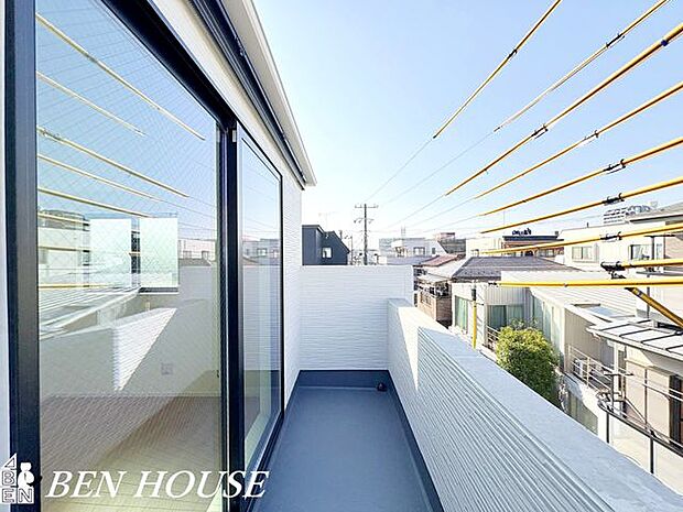 眺望・視界が広く日差しをたっぷり取り込み、開放感とプライバシーを両立した快適な暮らしを実現します。