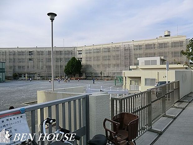 横浜市立本宿小学校 徒歩8分。教育施設が近くに整った、子育て世帯も安心の住環境です。 630m