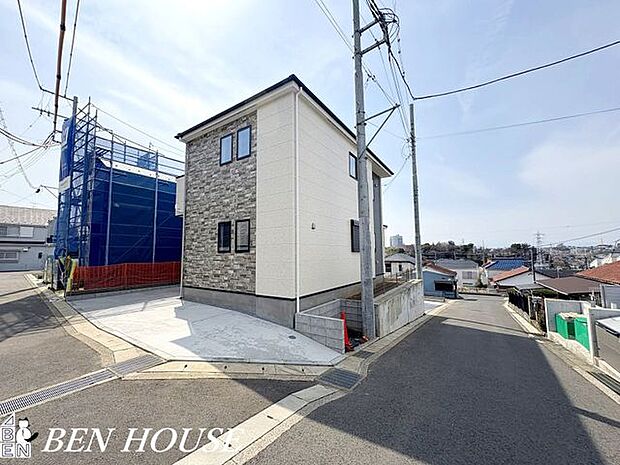 駐車場・お車ご利用の際に嬉しいカースペース付き。お掃除もしやすくいつでもキレイに利用できます!