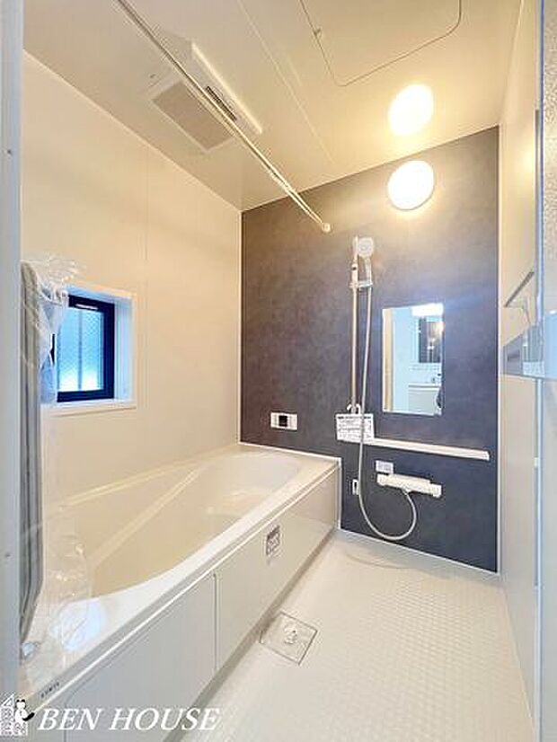 浴室・親子一緒にゆったりと入浴できる広々とした浴室。雨の日のお洗濯に便利な浴室乾燥機完備で忙しい家族をサポートします。