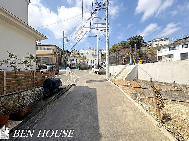 カースペース・並列駐車も可能なゆったりスペースで来客時も安心。車の使い勝手に配慮された設計が、日常の利便性を高めます。