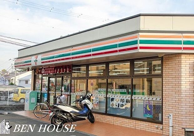 セブンイレブン横浜六ツ川店 徒歩9分。時間がない時にさっと寄れて便利なコンビニ。 720m