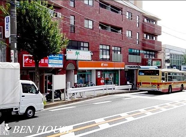 横浜六ッ川一郵便局 徒歩14分。郵便や荷物の受け取りなど、近くにあると便利な郵便局! 1060m