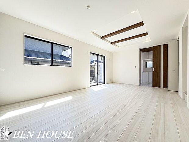 リビング・天井が高く、開放的なリビングはご家族が自然と集う憩いの空間になりそうですね。