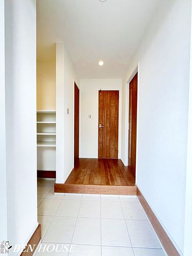 玄関・広々とした玄関スペース！朝のお見送りや帰宅時のお出迎え、家族が揃う機会が増えそうです♪