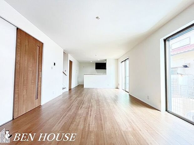 リビング・日々の会話を楽しみ、ゆったりとした時間を過ごす場所。家族の日常を彩る大切な空間です！