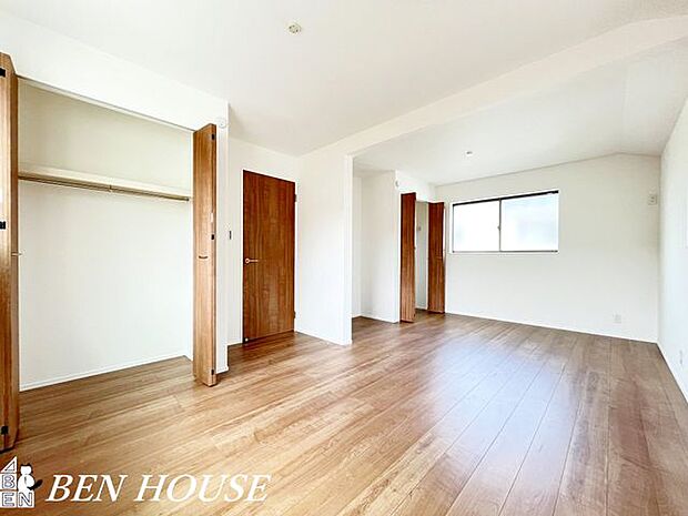 洋室・お好みの家具やインテリアが合わせやすいナチュラルテイストの内装です。お好みのインテリアをぜひお楽しみください♪