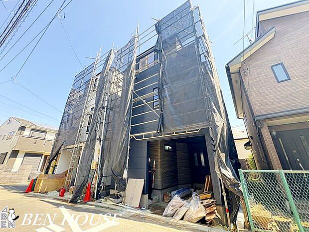 外観・プライベートな時間を守りながら、日々の生活を安心して送れる住環境です。子育て世帯にも配慮された住まいです。