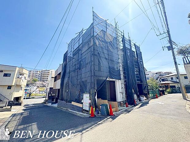 外観・生活の起点となる場所だからこそ、使いやすさと安心感を大切にしています。日々の暮らしを下支えする住まいです。