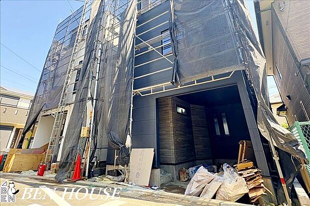 駐車場・お車ご利用の際に嬉しいカースペース付き。お掃除もしやすくいつでもキレイに利用できます!