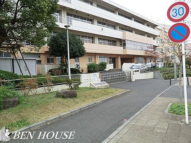 横浜市立十日市場中学校 徒歩6分。部活動帰りの帰宅も安心の距離です! 480m