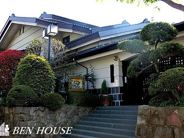 横浜あすか幼稚園 徒歩9分。お迎えしやすい距離にある幼稚園。コミュニケーションを取りながら通えそうです。 710m