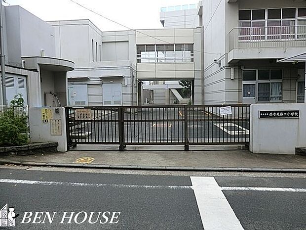 横浜市立西寺尾第二小学校 徒歩14分。教育施設が近くに整った、子育て世帯も安心の住環境です。 1100m
