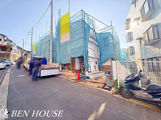 駐車場・お車ご利用の際に嬉しいカースペース付き。お掃除もしやすくいつでもキレイに利用できます！