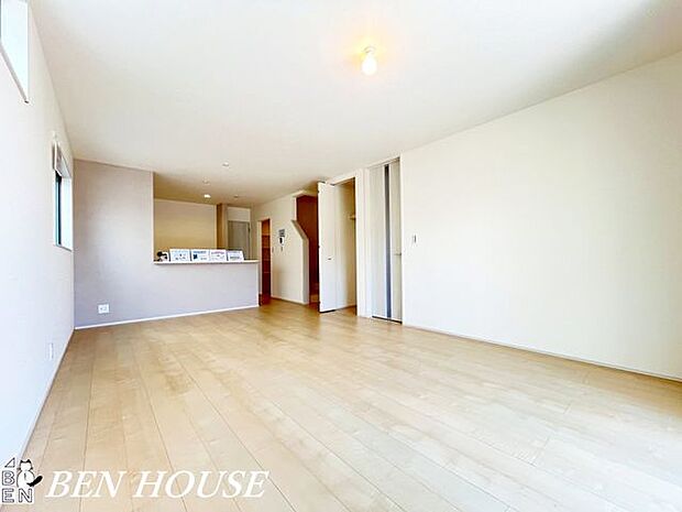 リビング・開放感のあるリビングは、ゆとりを感じられる設計。穏やかな時間が流れる居心地のよい空間です。