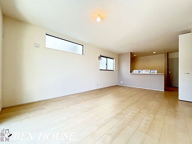 リビング・テレビやソファを置いても余裕のあるリビングは家族が集まってコミュニケーションもとりやすいです。