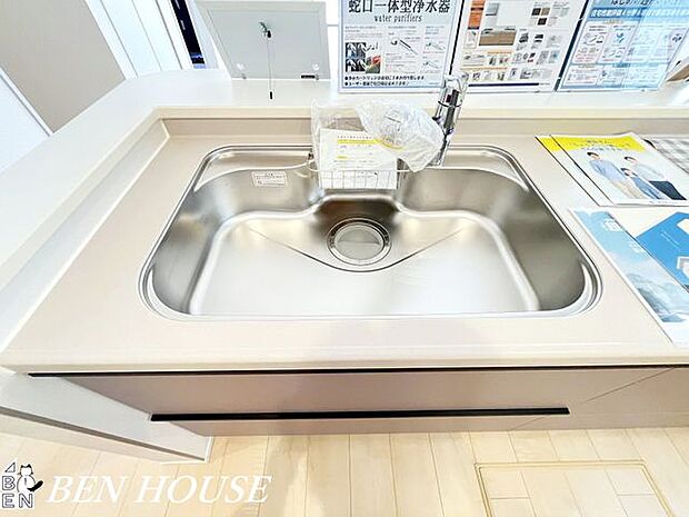 キッチン水栓（同仕様参考写真） ・見た目もスッキリな浄水器内蔵水栓のキッチンです。いつでも浄水されたお水を飲むことができます！
