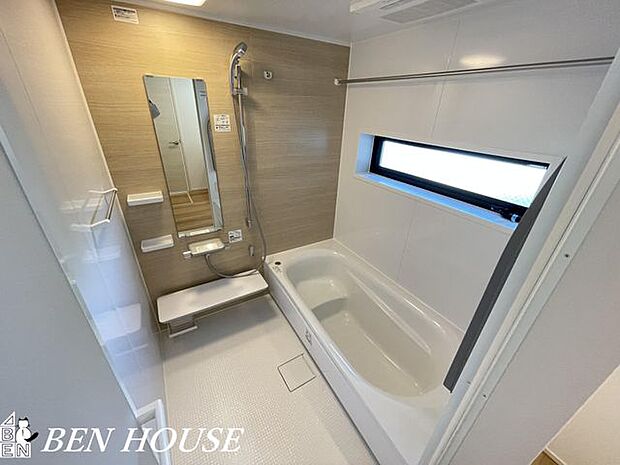 浴室（同仕様参考写真） ・広々バスルームでリラックスタイムを楽しめます。オートバスでお好きな時間に温かいお風呂に入れます。