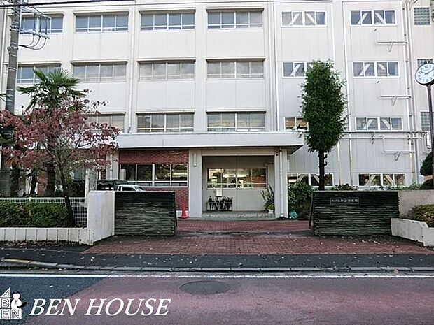 横浜市立新田中学校 徒歩7分。部活動帰りの帰宅も安心の距離です！ 500m