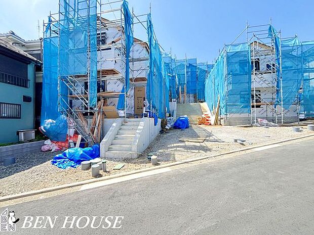 外観・閑静な住宅街の中の、ゆとりある新築戸建全5棟。カースペースには2台駐車可能です。