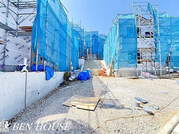 外観・大小の公園が点在し、緑に恵まれた日当りの良い分譲地全5棟。住環境の整った落ち着いた雰囲気の立地です。