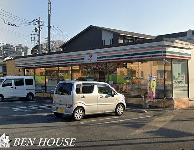 セブンイレブン横浜新吉田東1丁目店 徒歩9分。時間がない時にさっと寄れて便利なコンビニ。 700m