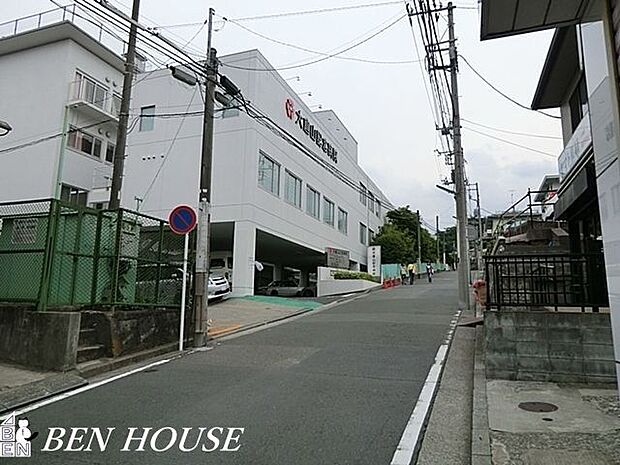 大倉山記念病院 徒歩37分。万が一際に必要になる病院。近所にあることで安心につながります。 2960m