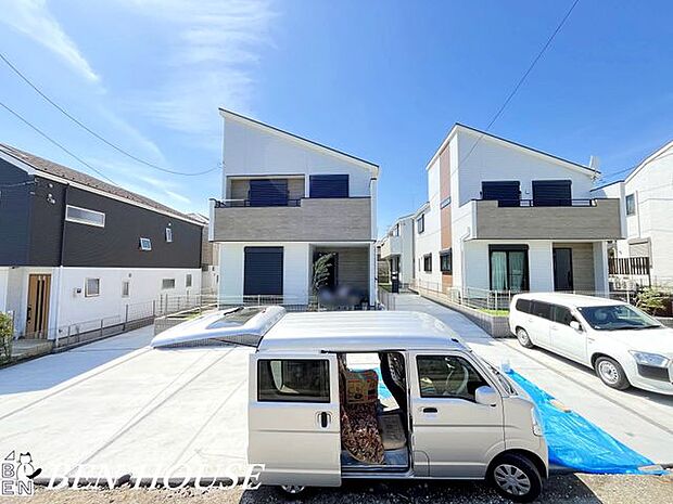 カースペース・2台分のカースペース付き。日常的に車を使う方やバイクをお持ちの方、来客の多い方も安心です。