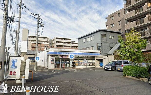 ローソン都筑池辺町店 徒歩4分。時間がない時にさっと寄れて便利なコンビニ。 320m