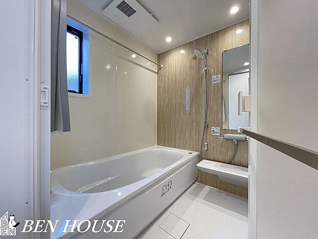 浴室（同仕様参考写真） ・広々バスルームでリラックスタイムを楽しめます。オートバスでお好きな時間に温かいお風呂に入れます。