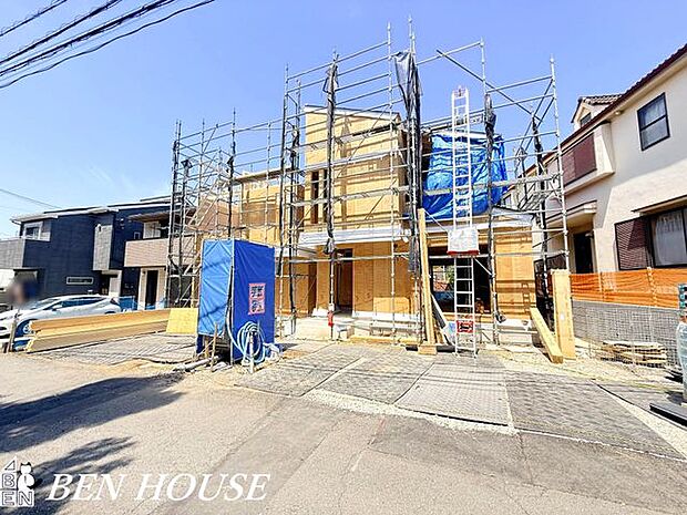外観・明るさや風通しに配慮し、家族が快適に過ごせる居心地の良さと、訪れる人にも上質な印象を与える空間を演出します。