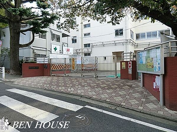 横浜市立寺尾小学校 徒歩10分。教育施設が近くに整った、子育て世帯も安心の住環境です。 760m