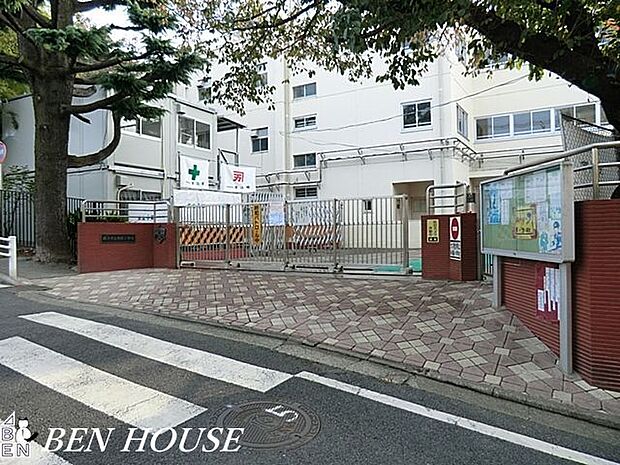 横浜市立寺尾小学校 徒歩10分。教育施設が近くに整った、子育て世帯も安心の住環境です。 760m