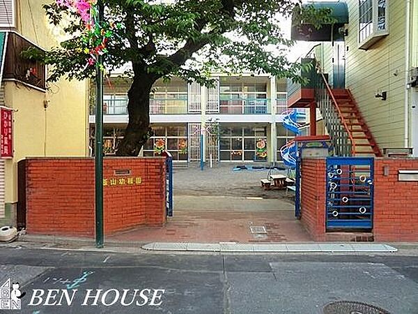 飯山幼稚園 徒歩8分。お迎えしやすい距離にある幼稚園。コミュニケーションを取りながら通えそうです。 610m