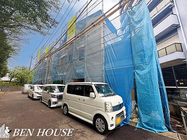 駐車場・お車ご利用の際に嬉しいカースペース付き。お掃除もしやすくいつでもキレイに利用できます！