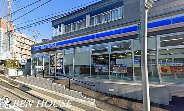 ローソン旭鶴ケ峰二丁目店 徒歩1分。お出かけ前やお帰りの立ち寄りにも便利なコンビニ。 60m