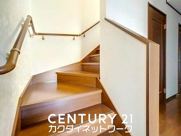 手摺付きの階段で上り下りも安心。