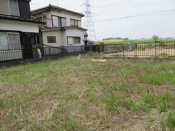 南東側より撮影。