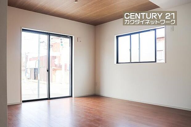 風通しもよいお部屋なので天気の良い日は是非窓を開けて空気の入替をしてみるのはいかがでしょうか。