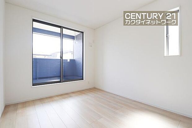 窓が2つあるだけで明るい印象です！