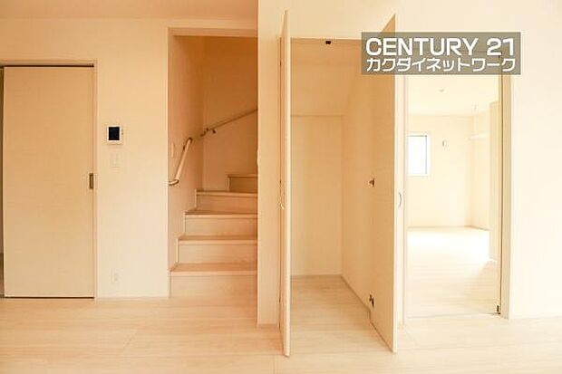 リビングイン階段のおかげで開放感のあるリビングへ。