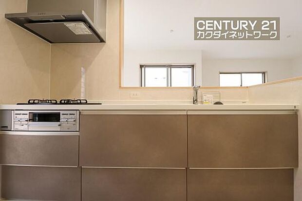 収納豊富なキッチンで、料理道具もきれいに収納。