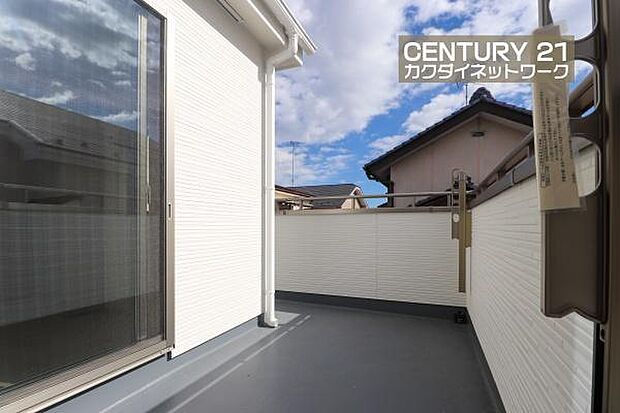 充分な広さが確保されたバルコニー。